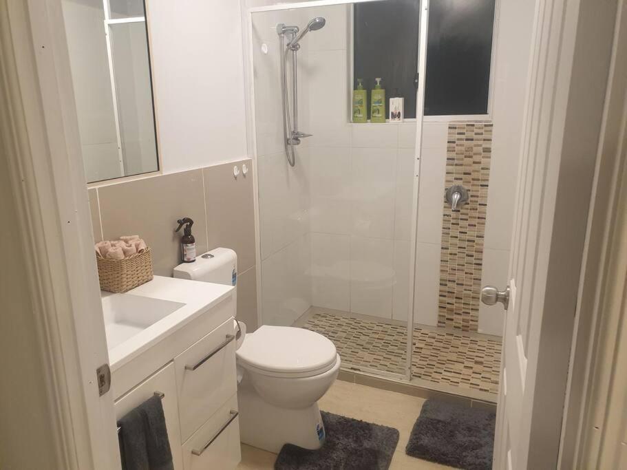 Pet Friendly & Spacious Two Bedroom Guest Unit Caloundra Ngoại thất bức ảnh