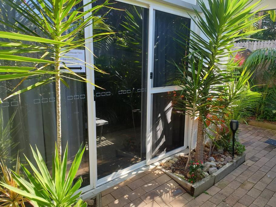 Pet Friendly & Spacious Two Bedroom Guest Unit Caloundra Ngoại thất bức ảnh