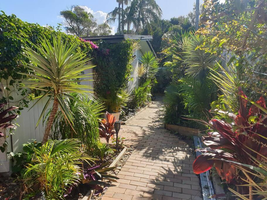 Pet Friendly & Spacious Two Bedroom Guest Unit Caloundra Ngoại thất bức ảnh