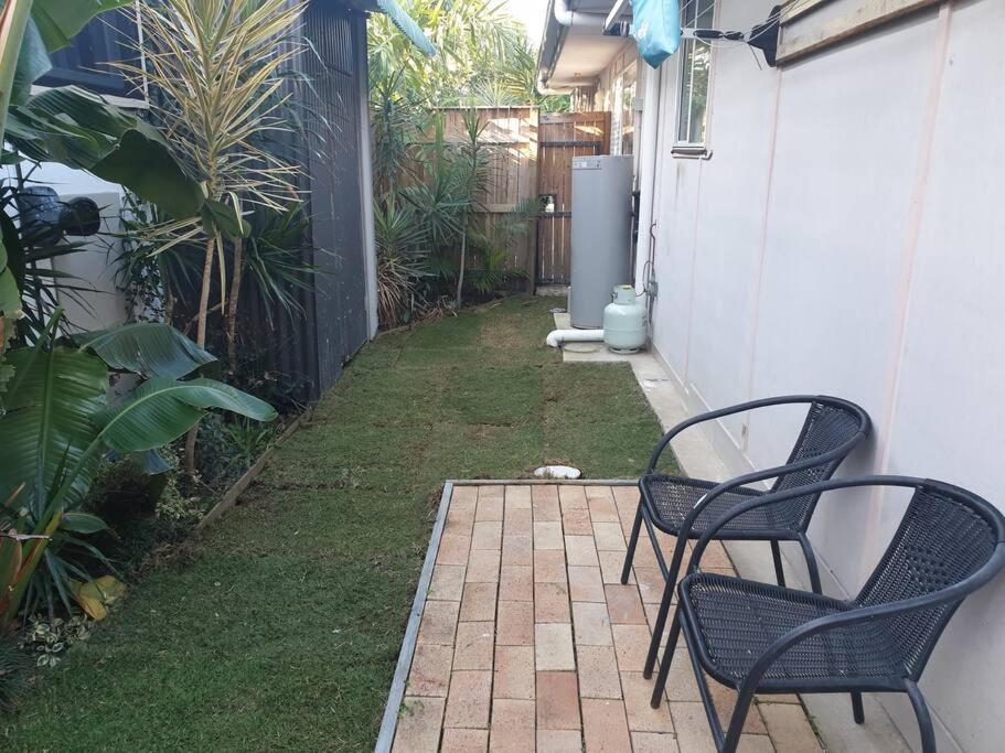 Pet Friendly & Spacious Two Bedroom Guest Unit Caloundra Ngoại thất bức ảnh