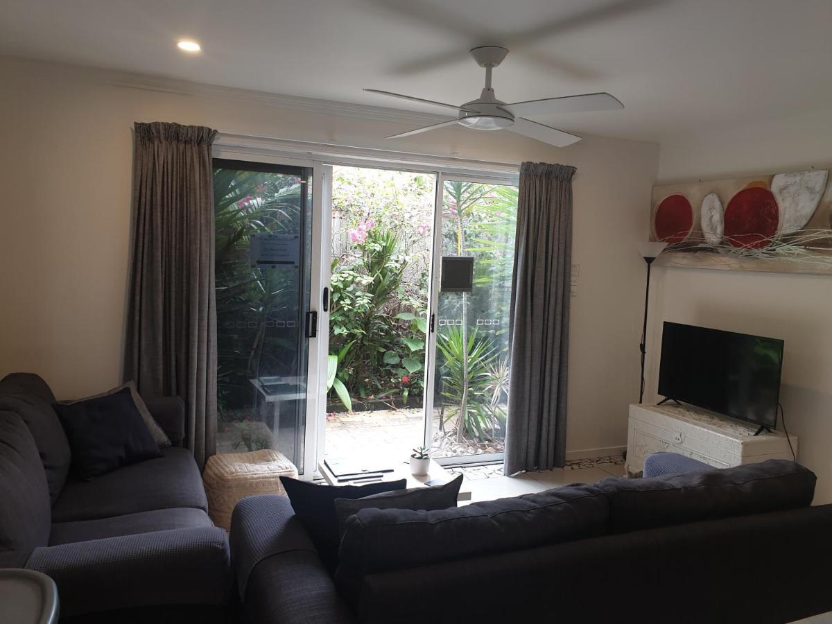 Pet Friendly & Spacious Two Bedroom Guest Unit Caloundra Ngoại thất bức ảnh