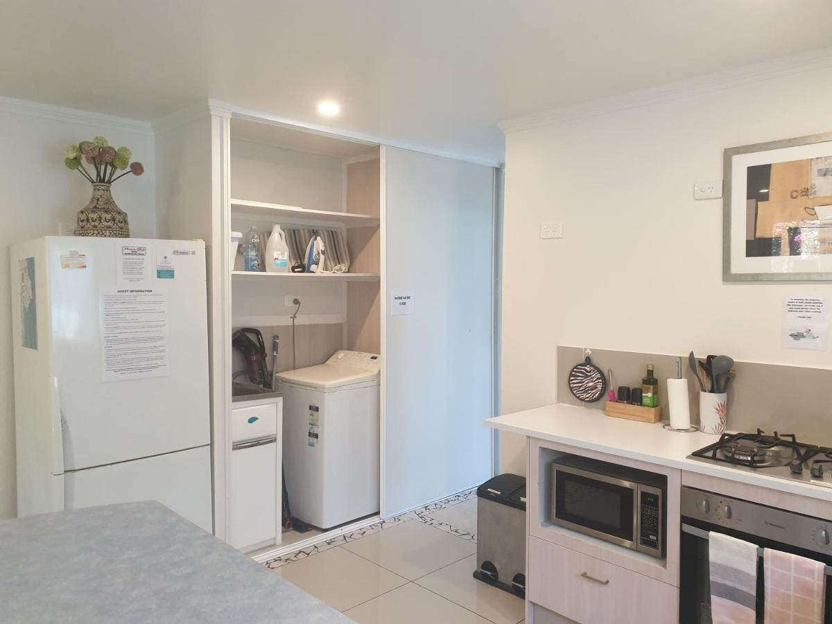 Pet Friendly & Spacious Two Bedroom Guest Unit Caloundra Ngoại thất bức ảnh