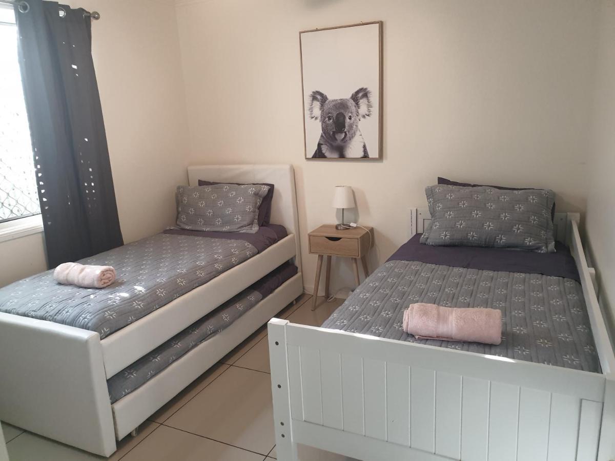 Pet Friendly & Spacious Two Bedroom Guest Unit Caloundra Ngoại thất bức ảnh
